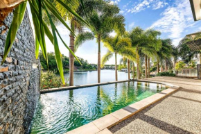 Luxe Bayview Oasis with Dream Waterfront Pool, Darwin